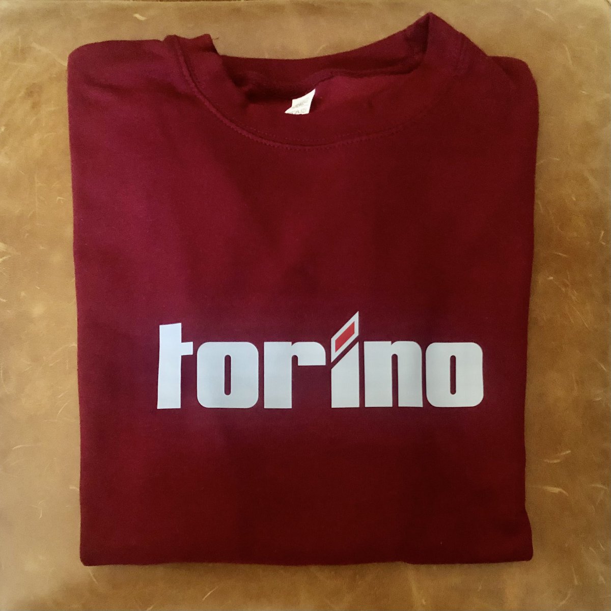 TheMagicSq's tweet image. Torino ‘90 sweatshirt.

Available now from The Magic Sq. store.

#torino #toro #granite