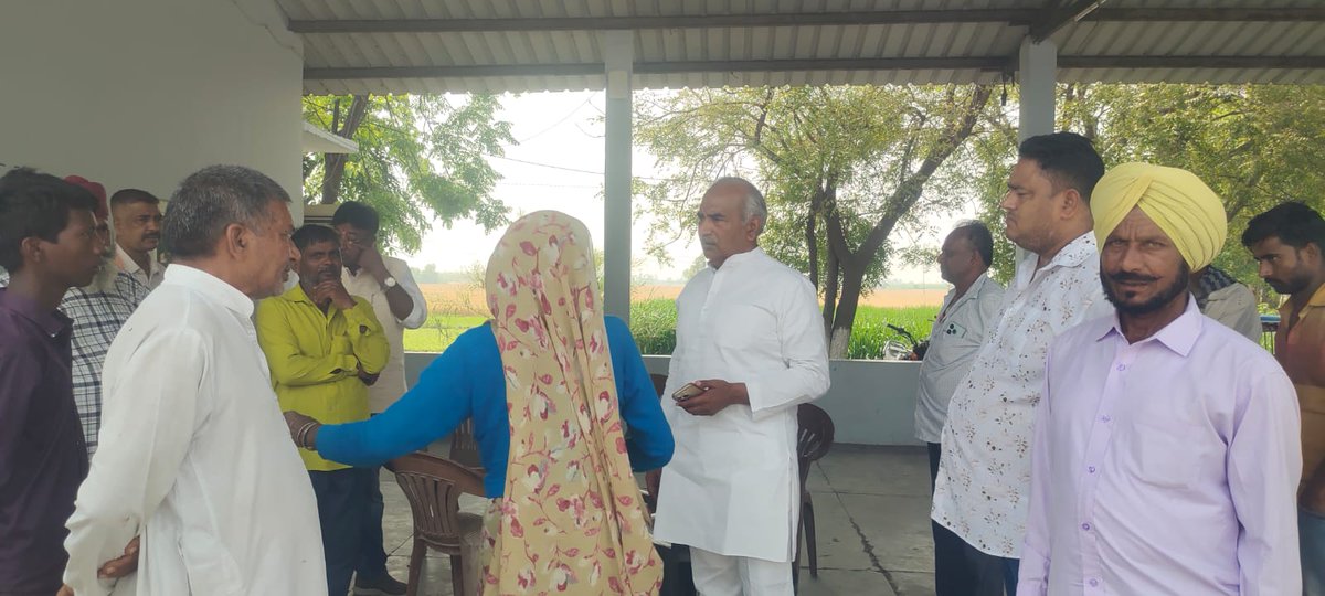 TheArvindPandey's tweet photo. 📍कैम्प कार्यालय, गूलरभोज
जन-जन की समस्याओं के त्वरित निस्तारण और क्षेत्र के सर्वांगीण विकास हेतु सतत जन-संवाद के क्रम में, क्षेत्रवासी भाई बहनों से मुलाकात कर सभी का हाल-चाल जाना और उनकी समस्याओं को सुना।
#JanSamvad | #Gadarpur | #GadarpurDevelopment | #USNagar | #Uttarakhand https://t.co/tJmEZMwrHb