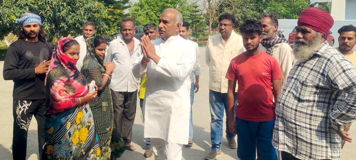 TheArvindPandey's tweet photo. 📍कैम्प कार्यालय, गूलरभोज
जन-जन की समस्याओं के त्वरित निस्तारण और क्षेत्र के सर्वांगीण विकास हेतु सतत जन-संवाद के क्रम में, क्षेत्रवासी भाई बहनों से मुलाकात कर सभी का हाल-चाल जाना और उनकी समस्याओं को सुना।
#JanSamvad | #Gadarpur | #GadarpurDevelopment | #USNagar | #Uttarakhand https://t.co/tJmEZMwrHb
