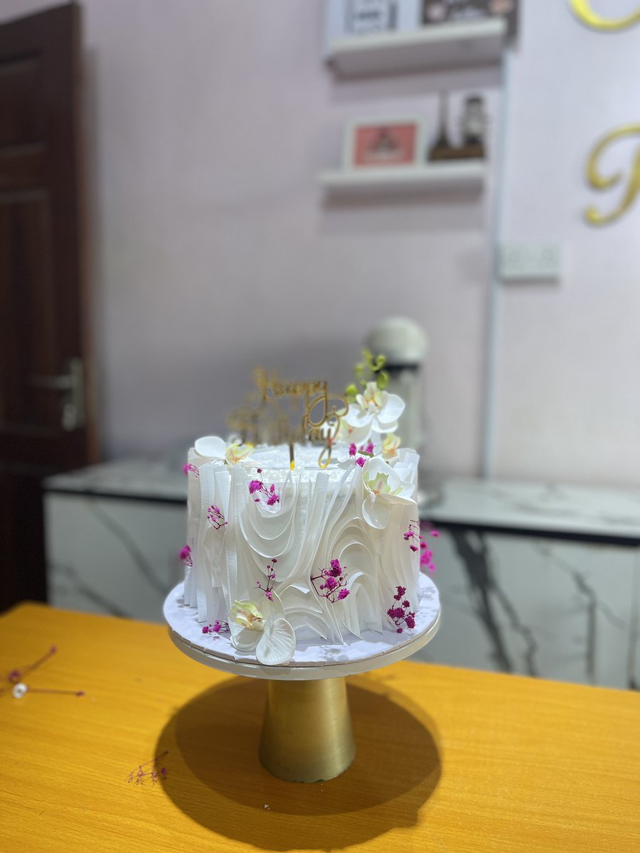 Cakes in ogba Lagos/PBD1682 tweet media
