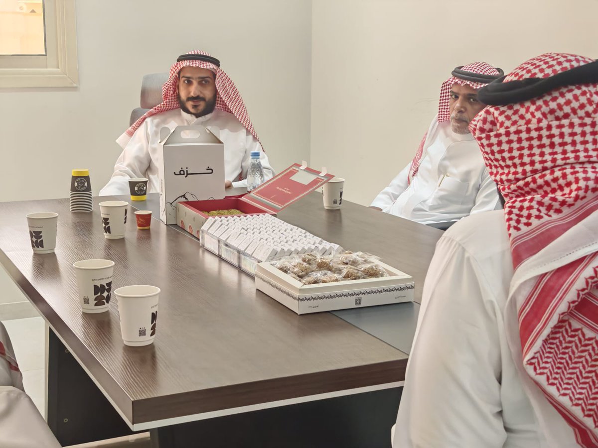 muznksa's tweet photo. بمناسبة #عيد_الفطر_١٤٤٧هـ هنّأت جمعية مزن للإتقان لتعليم #القرآن_الكريم في #المدينة_المنورة منسوبيها مقدّرةً جهودهم المباركة في تعليم كتاب الله، وأن يديم أثر عطائهم المبارك
#كل_عام_وأنتم_بخير https://t.co/l6nZBQ5Z8T