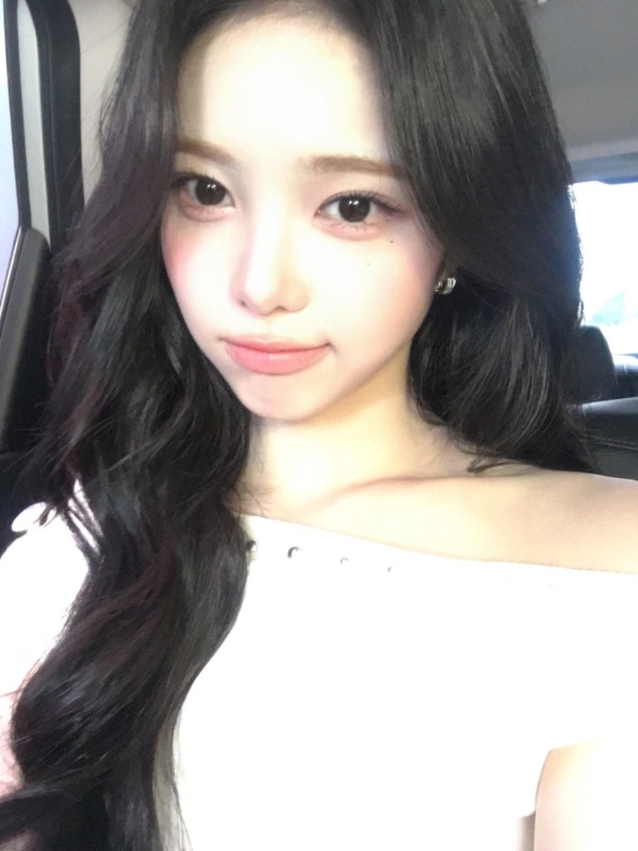 260330 #IAN weverse post 

Halo, Hachu🩵
​Ini Ian. Tur fan meeting pertama kami akhirnya sudah berakhir👏🏻👏🏻
Dari Seoul, New York, LA, sampai Jakarta, semuanya benar-benar waktu yang sangat membahagiakan.
Mungkin karena ini adalah panggung yang bertepatan dengan perayaan