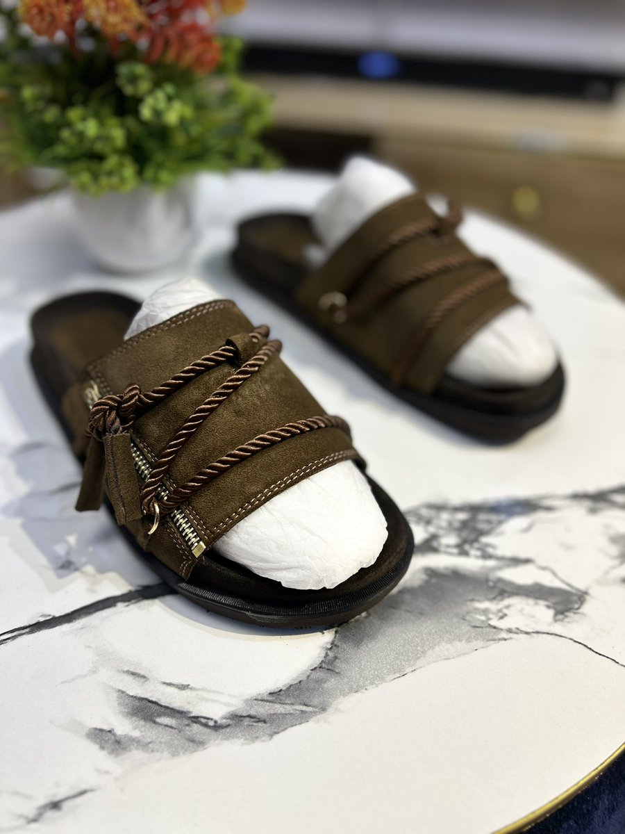 vicars_'s tweet photo. @UnkleAyo I am a Bespoke shoe maker and I make cross-functional  footwear pieces and Deliver Nationwide/ GLOBALLY .. CHECK OUT OUR CATALOG ON TITKTOK AND INSTAGRAM @VICARSCOLLECTION

WhatsApp : +234 814 6386 898
WE are affordable and customer satisfaction is our major Priority.. GM https://t.co/PNRj52nBeH