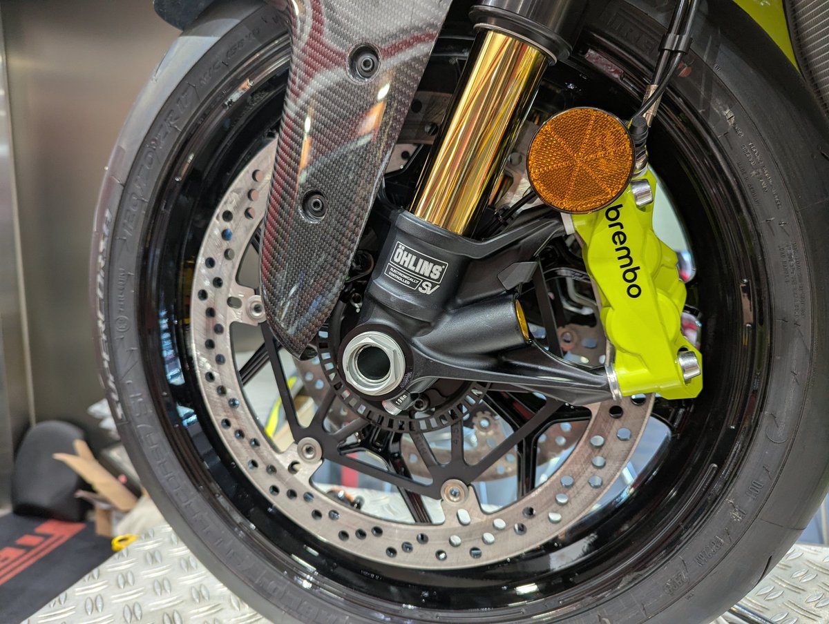 Ducati_Service's tweet image. 🇮🇹　panigale V4 LMB　🇮🇹
冷却ダクト、バーエンドてす。
#DLT
#ducati
#Ducati
#ドゥカティ