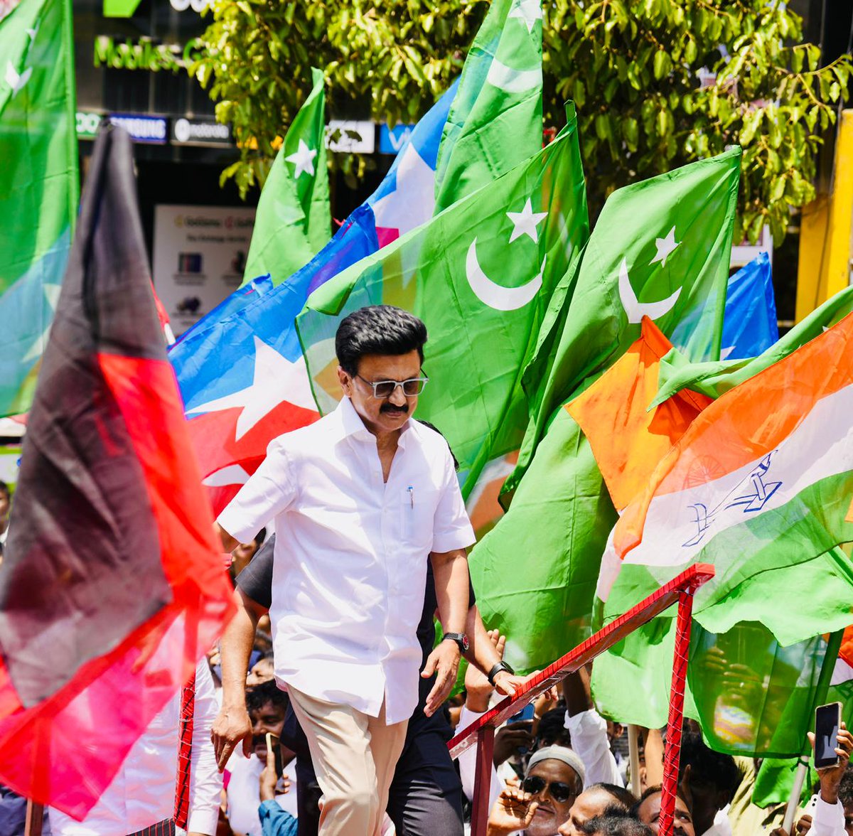 DMK Updates - தமிழ்நாட்டை தலைகுனிய விடமாட்டேன் tweet media