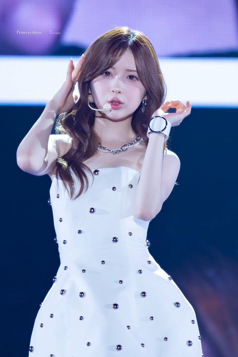 Princess dress tweet media