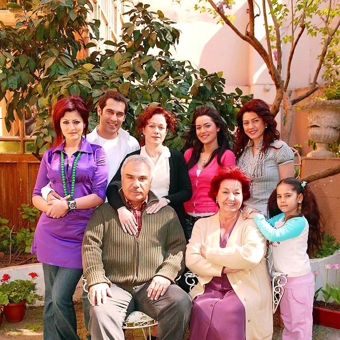 Tavaresssss1's tweet photo. Yaprak Dökümü ile ilgili linç edileceğin bir fikrini belirt https://t.co/4RbbDt247l