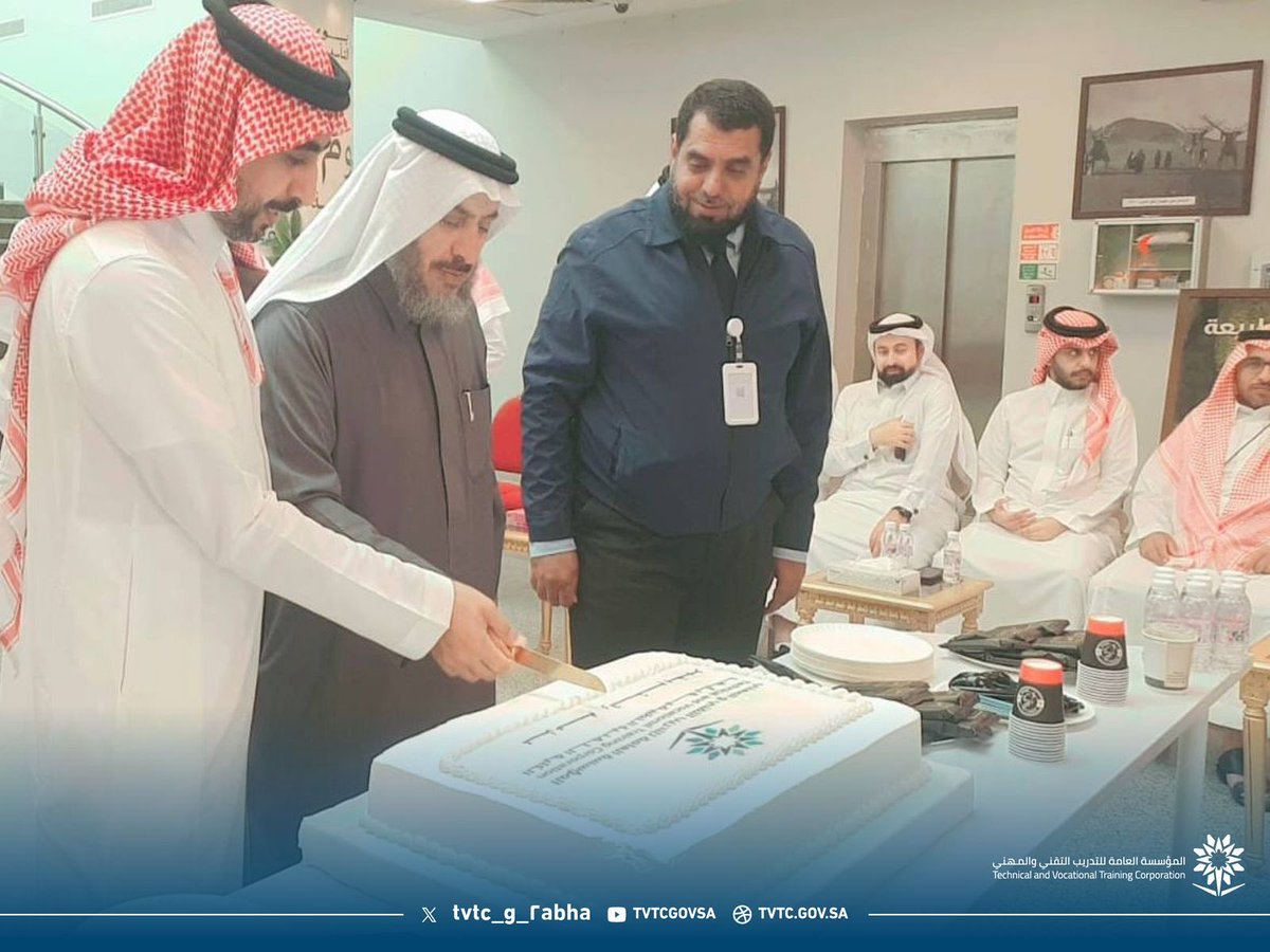 tvtc_g_2abha's tweet photo. بمشاعر ملؤها المودة، اختتمت عمادة الكلية التقنية التطبيقية بأبها صباح الأحد حفل المعايدة السنوي بمناسبة #عيد_الفطر_المبارك 1447هـ. 🎊
سعدنا بلقاء منسوبي الكلية وتبادل التهاني في أجواء سادها الود والتقدير. شكرًا لكل من شاركنا هذه اللحظات، وكل عام وأنتم بخير. ☕️✨

#التدريب_التقني https://t.co/rQJFQTt0AD