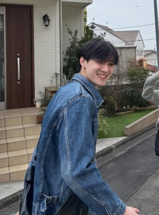 HOURLY TEE_VTP tweet media