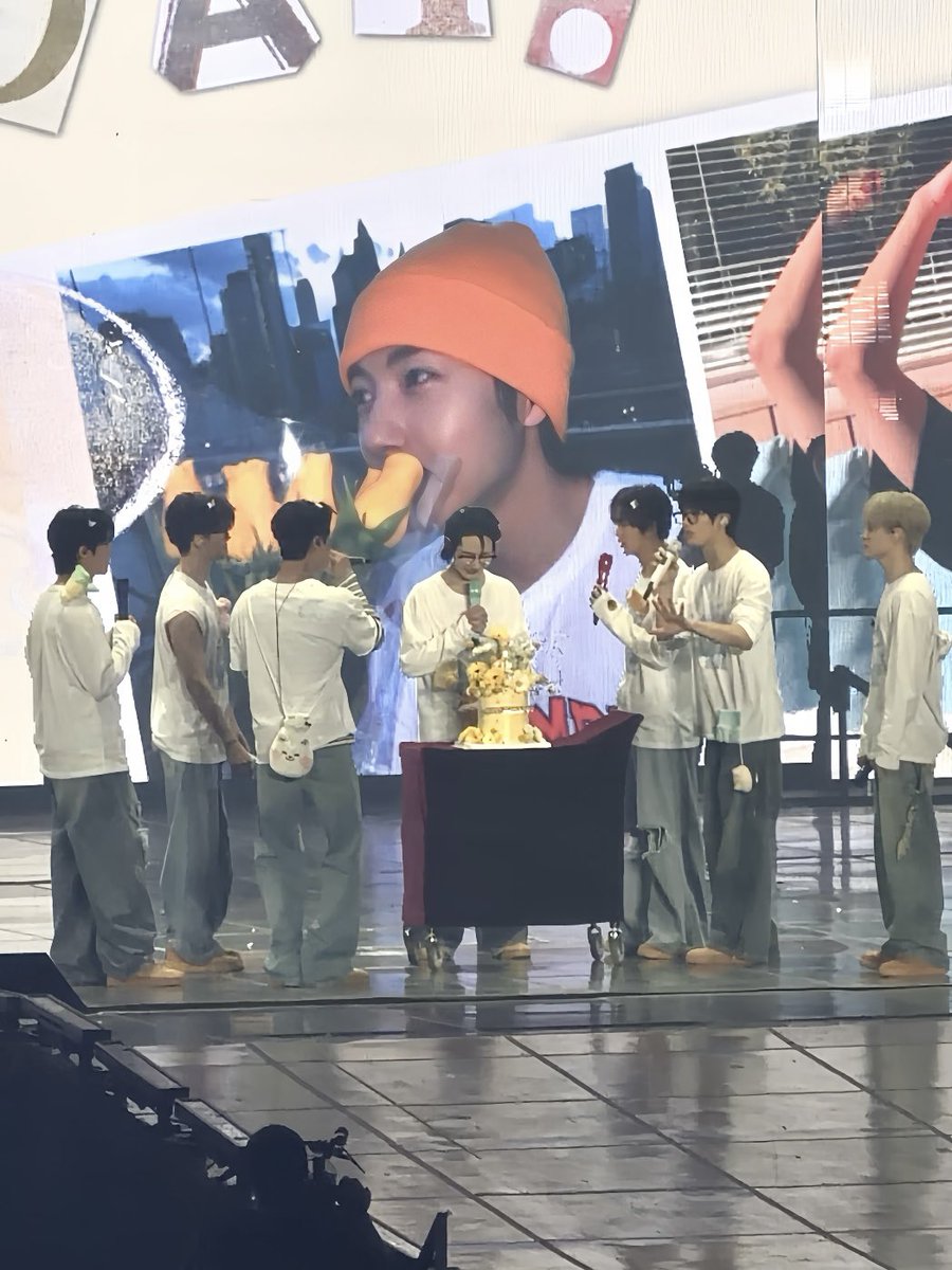 260322 🦊🎂💛

#런쥔 #RENJUN #仁俊 #NCTDREAM