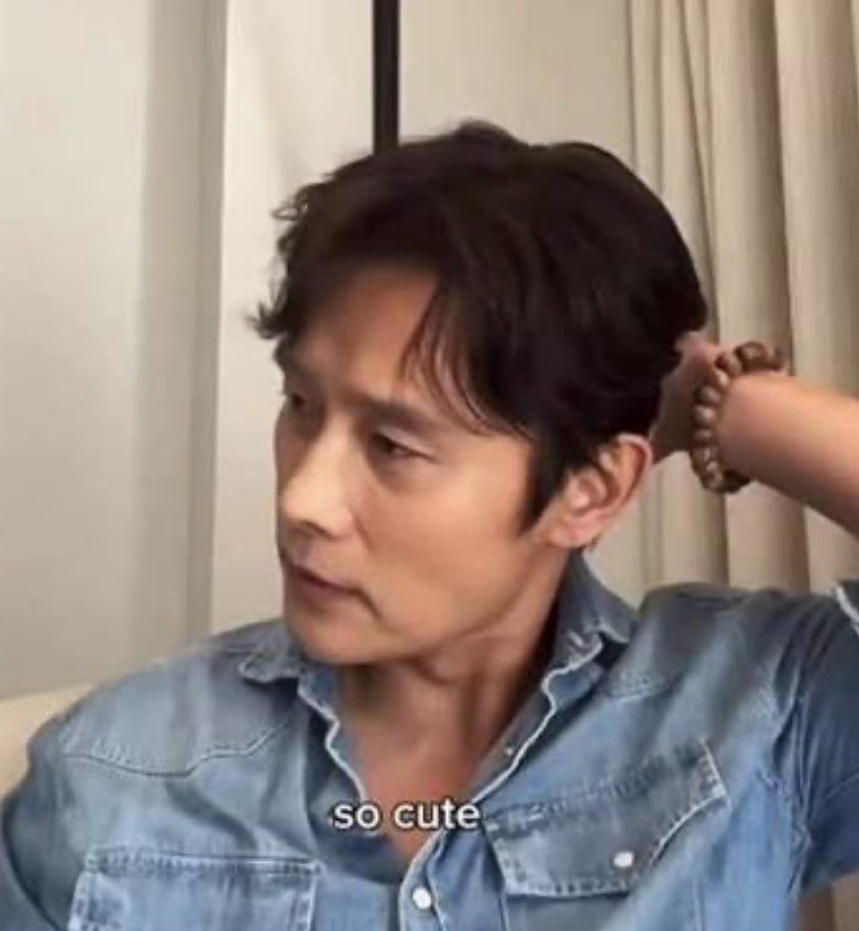 lee byung-hun wears 🤎 tweet media