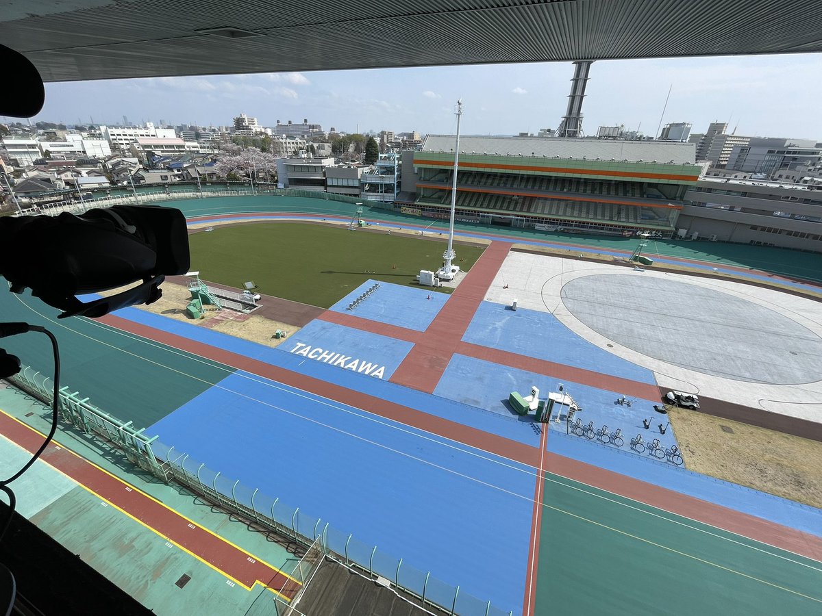 kanaya_man2819's tweet photo. お疲れ様でした。

立川競輪場歴代の大先輩方のような大仕事は出来ませんでしたが、本当に素晴らしい景色でした。立川からは離れますが、引き続き業界の力になれるよう、表に出たり、裏方をしたり、自分なりに頑張ります。

8年間ありがとうございました！ https://t.co/f65XVoVGBh