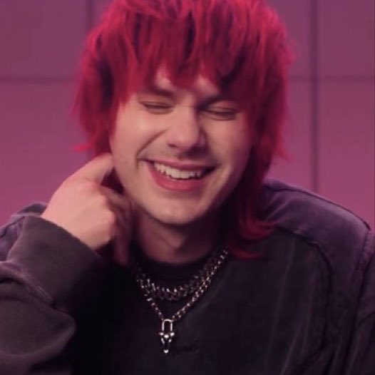 ella ★ SEEING 5SOS tweet media