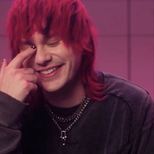 ella ★ SEEING 5SOS tweet media