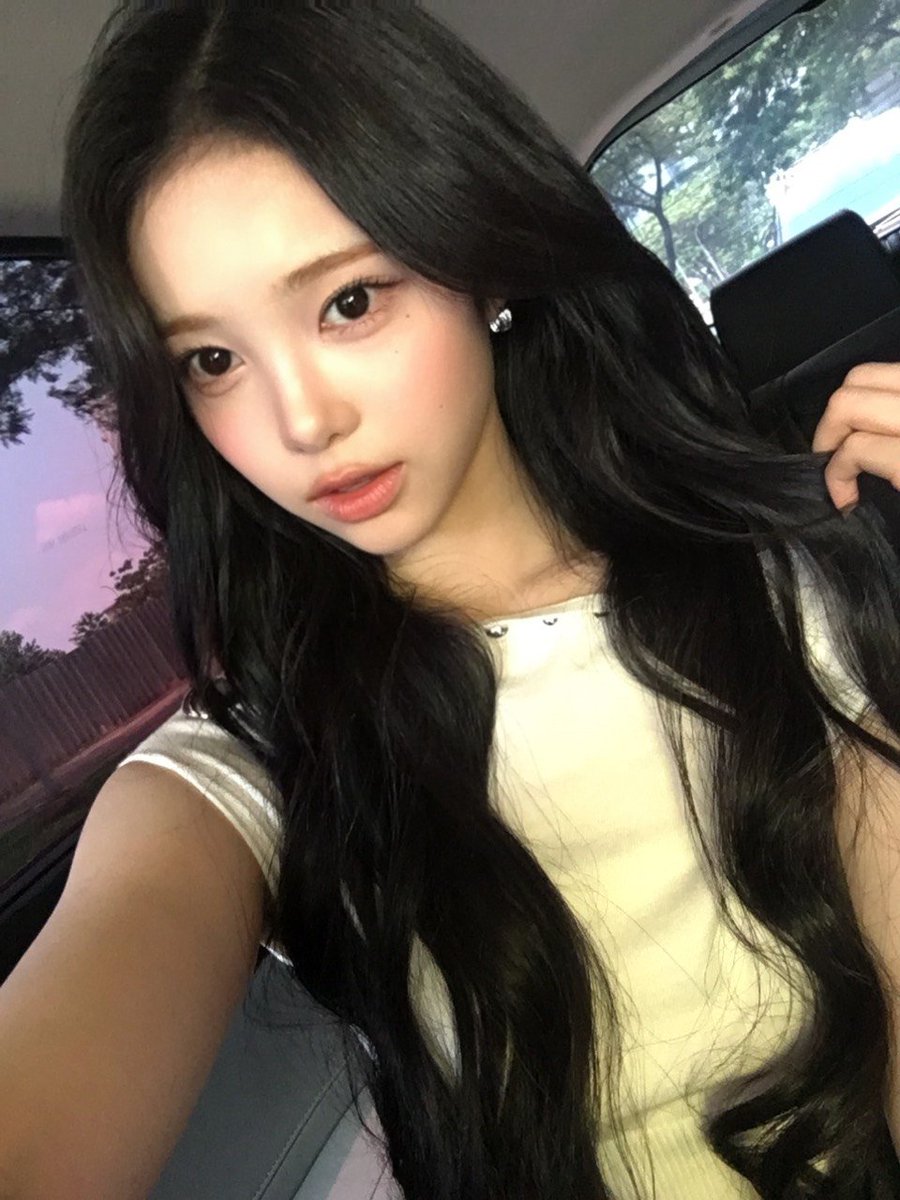 Hearts2Hearts Base tweet media