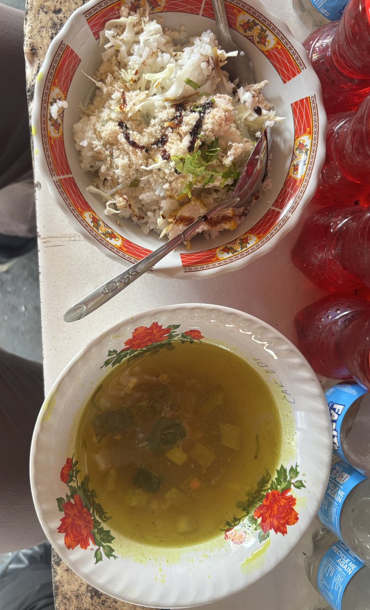 sempro12p's tweet photo. Baru kali ini liat Soto Ayam pisah modelan gini 😭. https://t.co/ff68jo3BJE