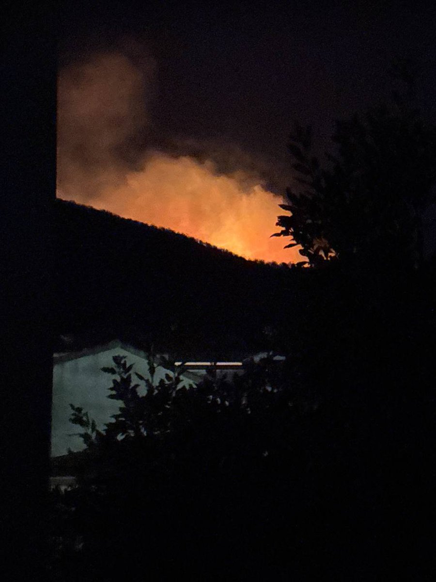 ExtremaduraON's tweet photo. #IfLosardelaVera Impresiona ver las cumbres nevadas y el fuego https://t.co/2t8S7fzJmB