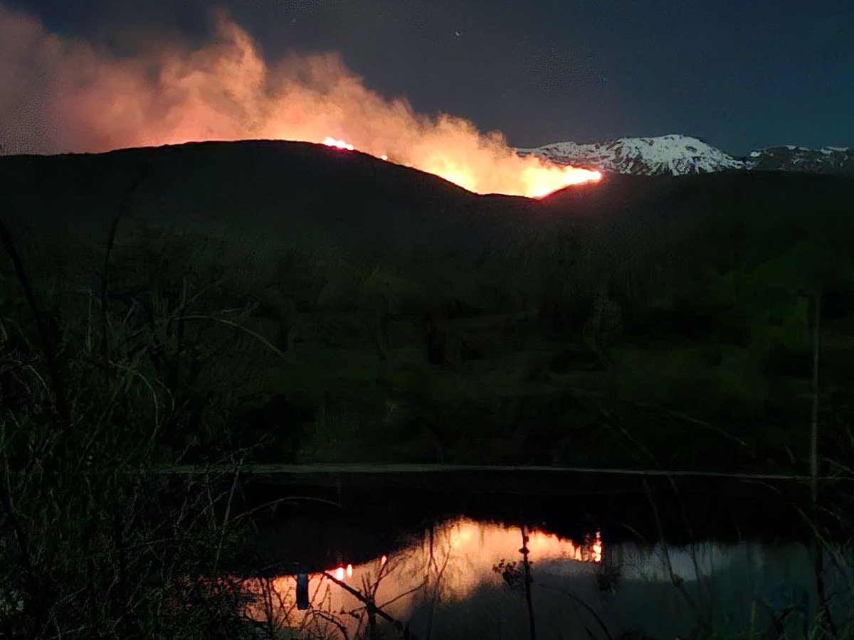 ExtremaduraON's tweet photo. #IfLosardelaVera Impresiona ver las cumbres nevadas y el fuego https://t.co/2t8S7fzJmB