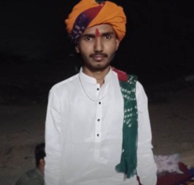 RaviKum189's tweet photo. Hindu man Kailash Kumar, carrying money to buy clothes for his sister’s wedding, abducted by extremists.

Another Hindu brother gone, another Hindu family left in endless fear and grief in Pakistan. #Pakistan https://t.co/D7XrH93oZX