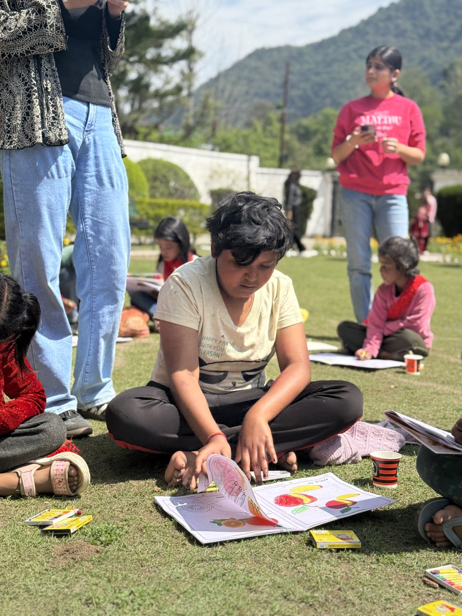 WeAreCrayash's tweet photo. Crayash team spreading creativity with kids through a joyful drawing workshop.
#KidsCreativity #DrawingWorkshop #YoungMinds #ArtForChange #CommunityImpact https://t.co/1k21cFwHEU