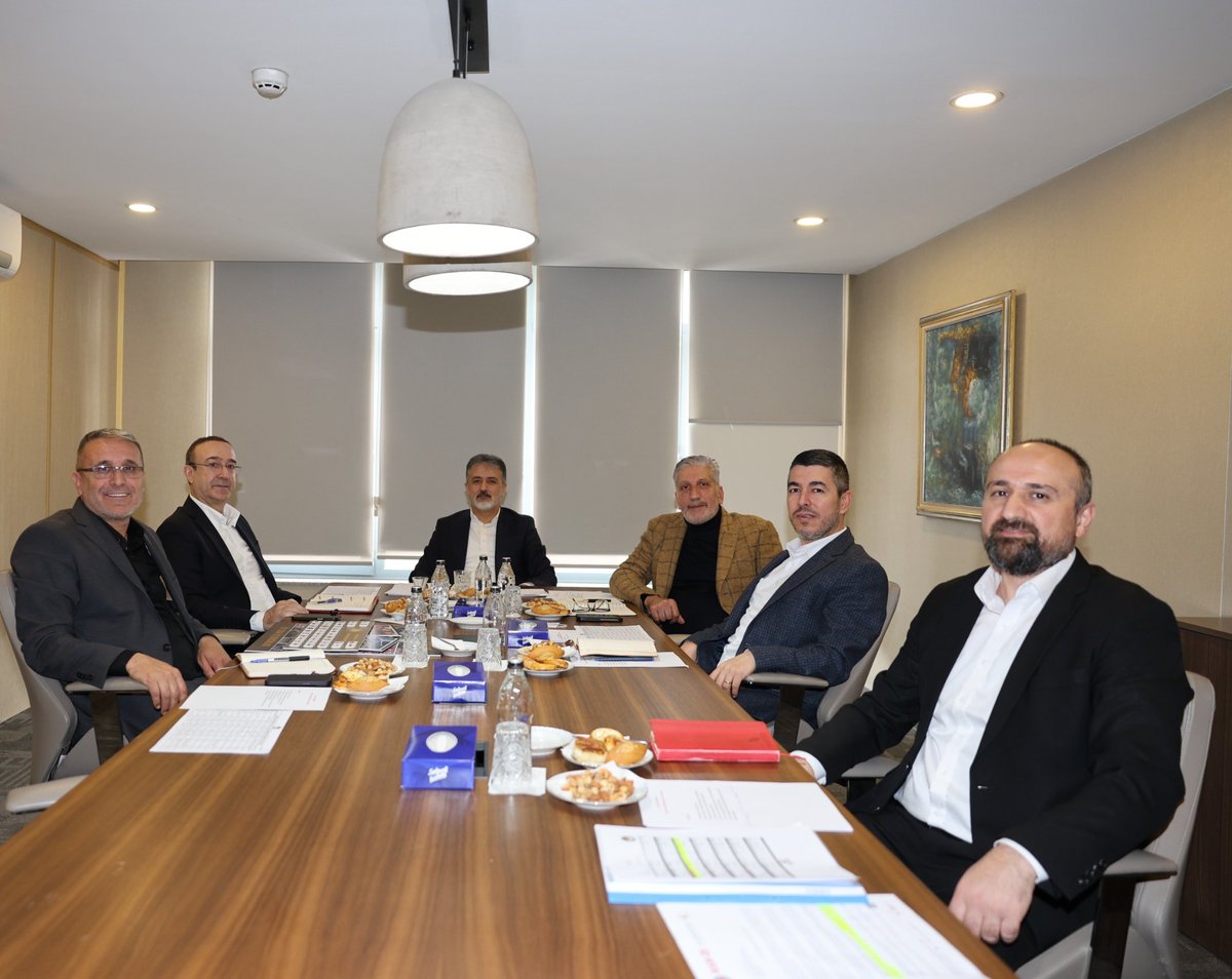 Sendikamız, Yönetim Kurulu Toplantısında Gelecek Dönem Planlarını Belirledi 

Genel Başkanımız Ramazan Gülpolat liderliğinde gerçekleştirilen Yönetim Kurulu toplantısında, sendikamızın yürüttüğü faaliyetler ve önümüzdeki dönem için planlanan adımlar detaylı şekilde