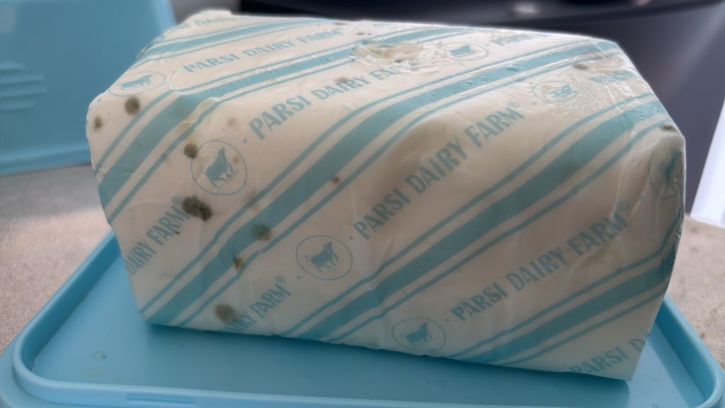 na_zee's tweet photo. @fssaiindia Purchased Unsalted White Butter from Parsi Dairy Farm, Vashi via Zomato. The product was visibly contaminated with mold and unsafe for consumption.

Despite repeated follow-ups, refund resolution has been delayed.

Requesting intervention from @fssaiindia @zomatocare https://t.co/fxuglKPvf7