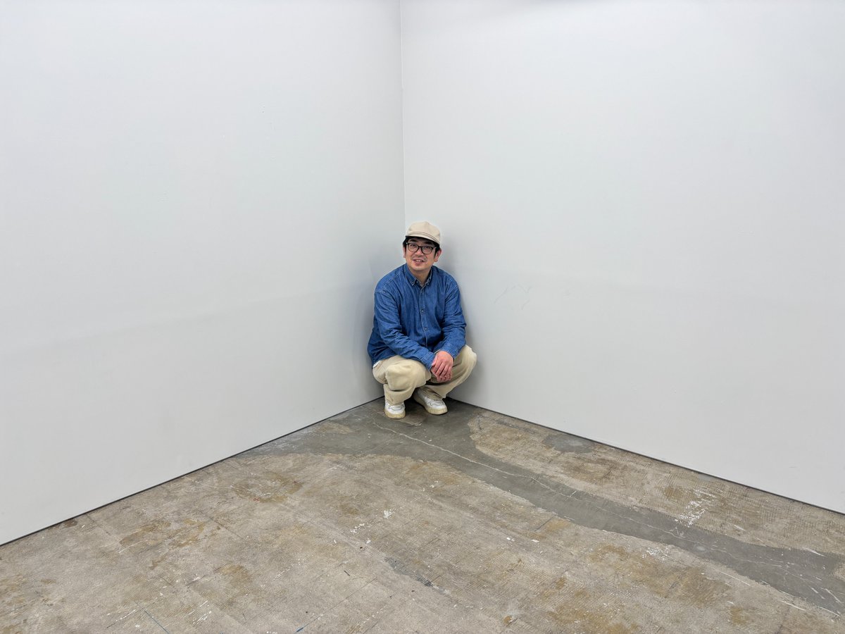 gallery αM tweet media