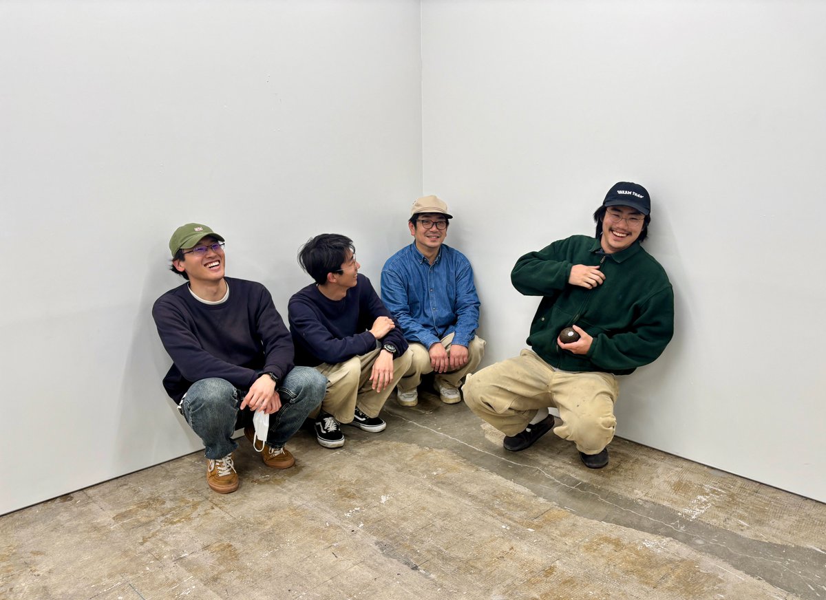 gallery αM tweet media