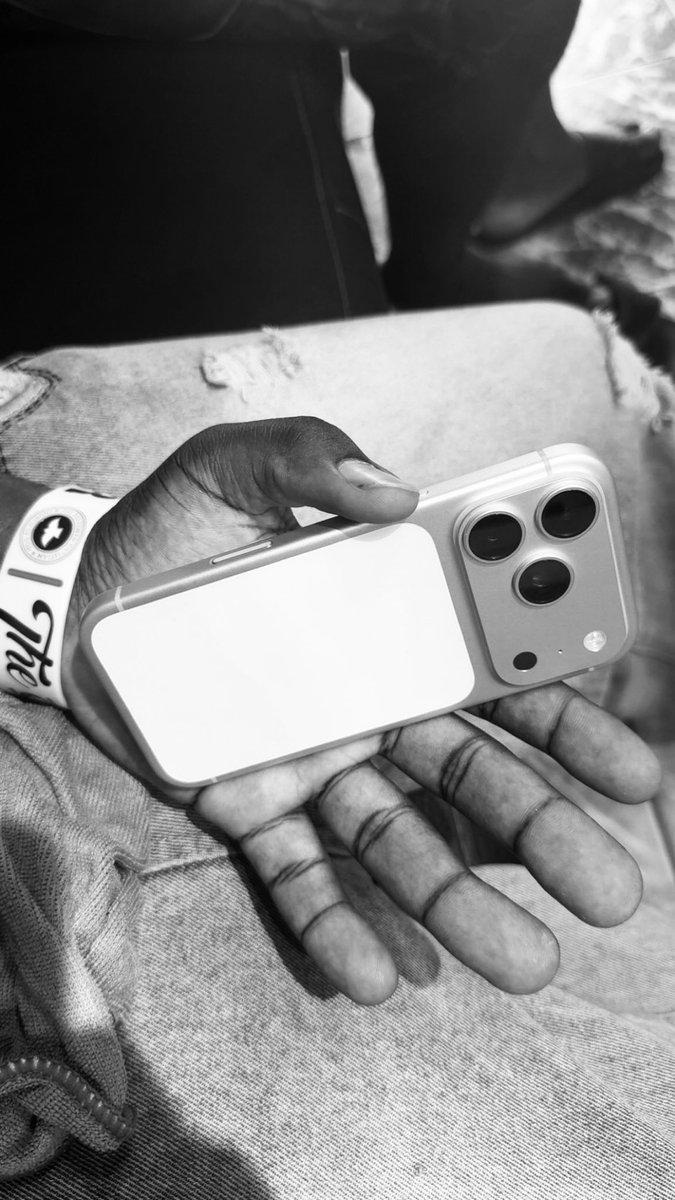 osama ✰ tweet media