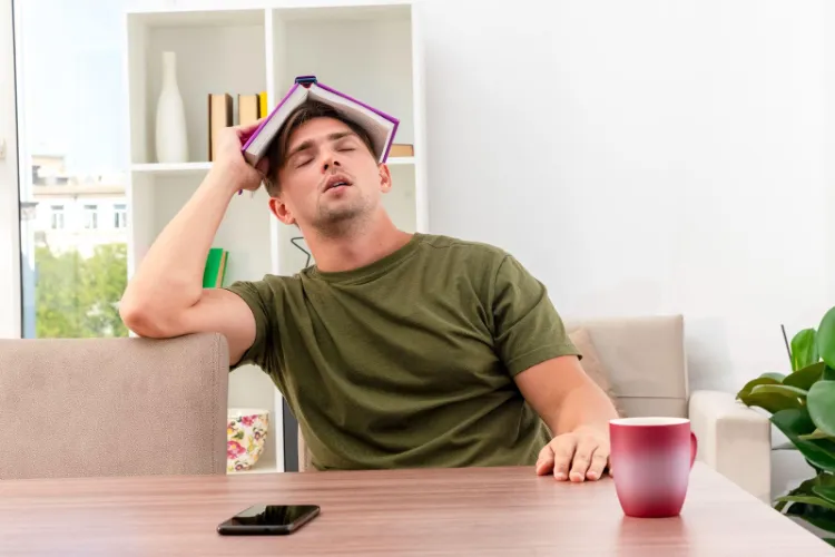 Dnn24Network's tweet image. Feeling tired all day? Your daily habits, not just workload, might be silently draining your energy. 

Read the Full Article: awazthevoice.in/lifestyle-news… 

#HealthTips #EnergyBoost #HealthyHabits #LifestyleTips #Wellness #MorningRoutine #Nutrition #DNN24 @AwazThevoice