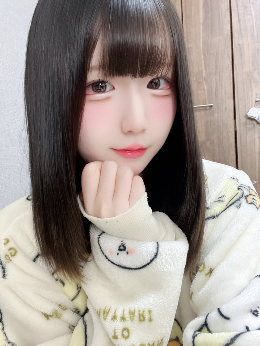 Yuberu_osaka20's tweet photo. こんにちは！ユベルです！👾↝

今日は17:00~23:00までいてます！

最近暖かくなってきましたねー！✨
やっと春が来た！って感じで内心ルンルンで出勤してきました(ง ˙ω˙)ว

今日もたくさんのおにーさんと会えたら嬉しいです！💜 https://t.co/hXx4ZImKqy