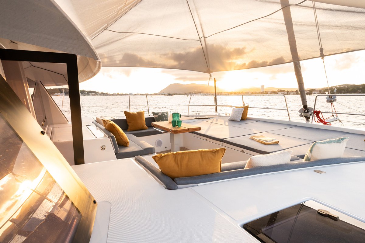 RoyalYachtingME's tweet image. The Solid Foredeck: a signature that changed the game.
When BALI introduced the solid foredeck, it wasn’t just a design choice.
More usable surface. More safety. More comfort for families and guests.

More details: royalyachting.ae/new-boats-cate…

Contact us now!
📱 +971 (0) 50 467 4113