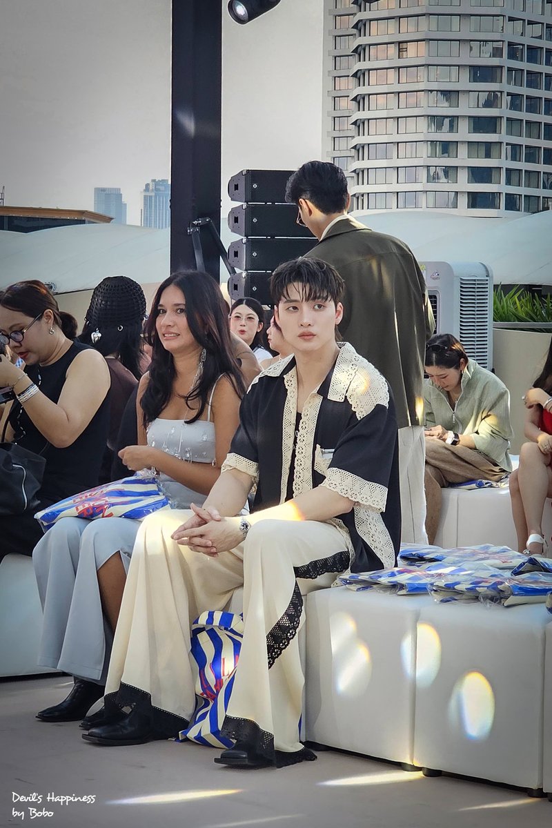 รองานเริ่มคร้าบบบบ
<a href="/m34nismind/">m34nismind</a>

ขอบคุณคนใจดีฮะ😘

#MeanPhiravich 
#ELLEFashionFever 
#EFFatICONSIAM