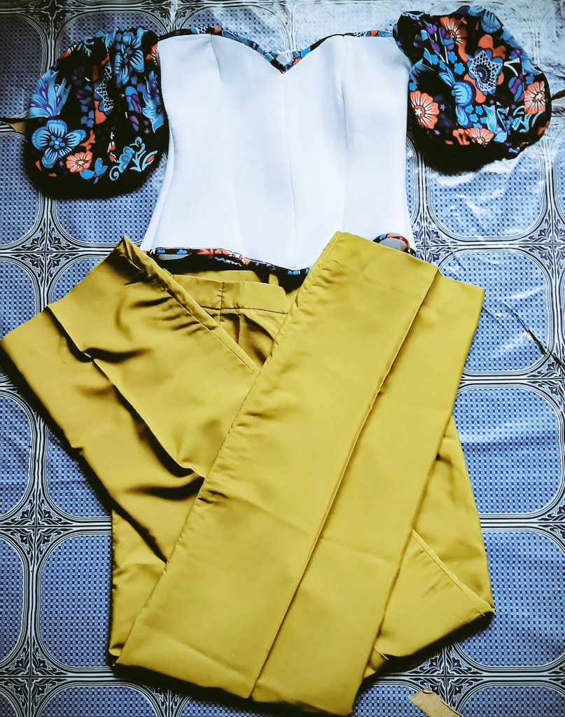 Esther862465904's tweet image. You can never go wrong with a pant and a fitted  top🌸💦 #madebyme #OOTD #simpleandchic