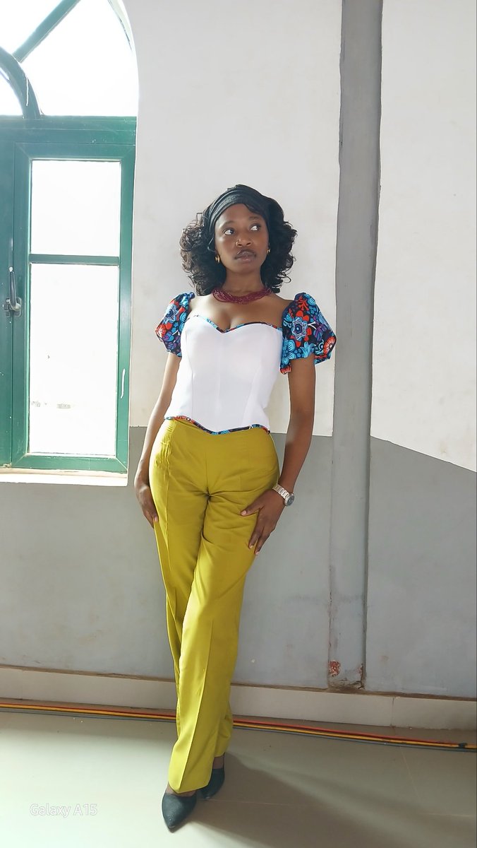 Esther862465904's tweet image. You can never go wrong with a pant and a fitted  top🌸💦 #madebyme #OOTD #simpleandchic