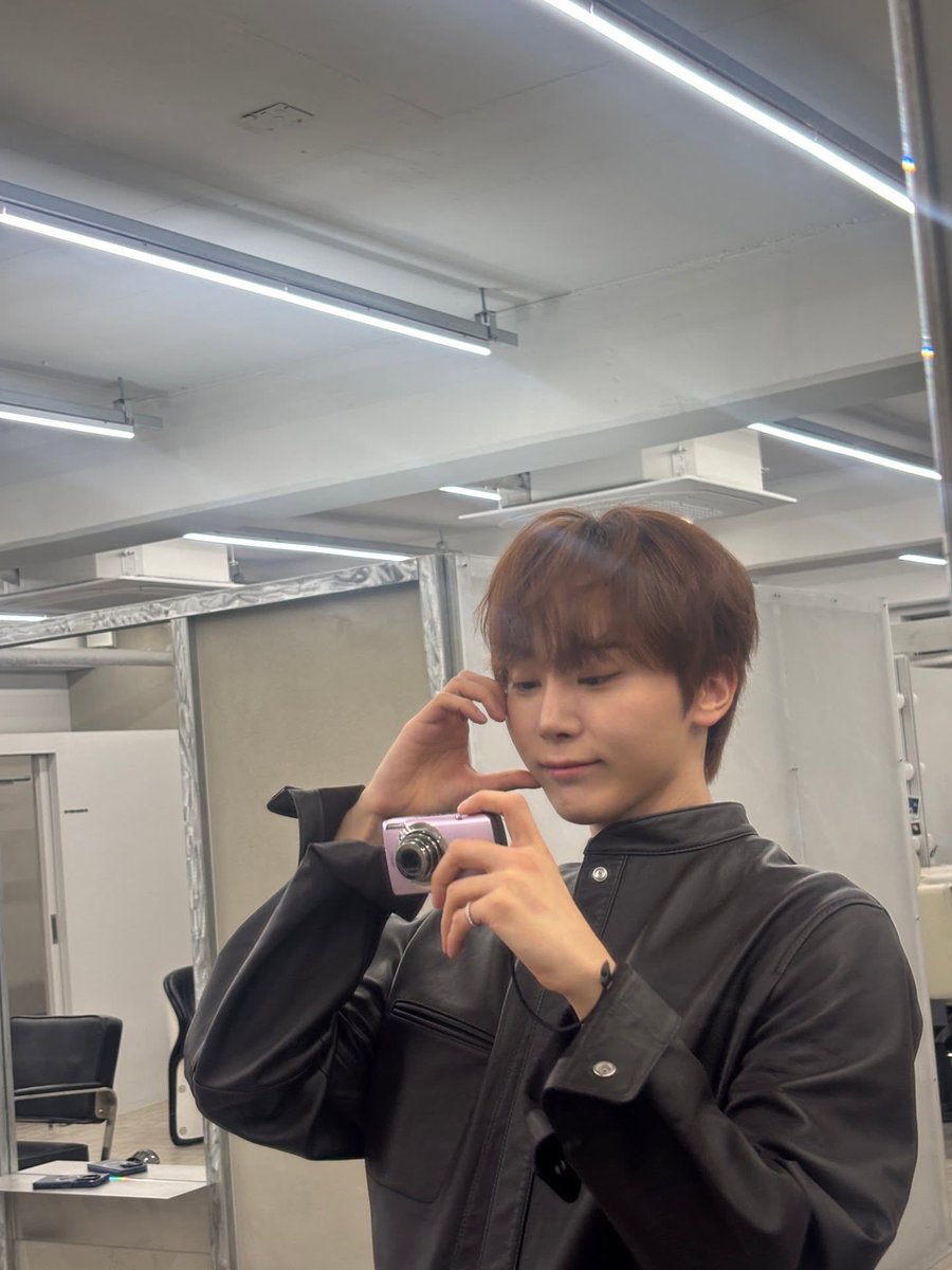 미친 이 5세대 남돌 누구에요???
이제막성인된듯