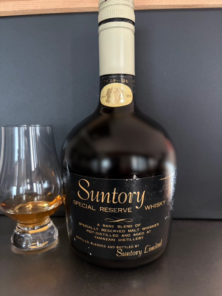 サントリーリザーブ特級山崎蒸溜所表記
特に味もひねてなくて美味しく飲めそう🥃