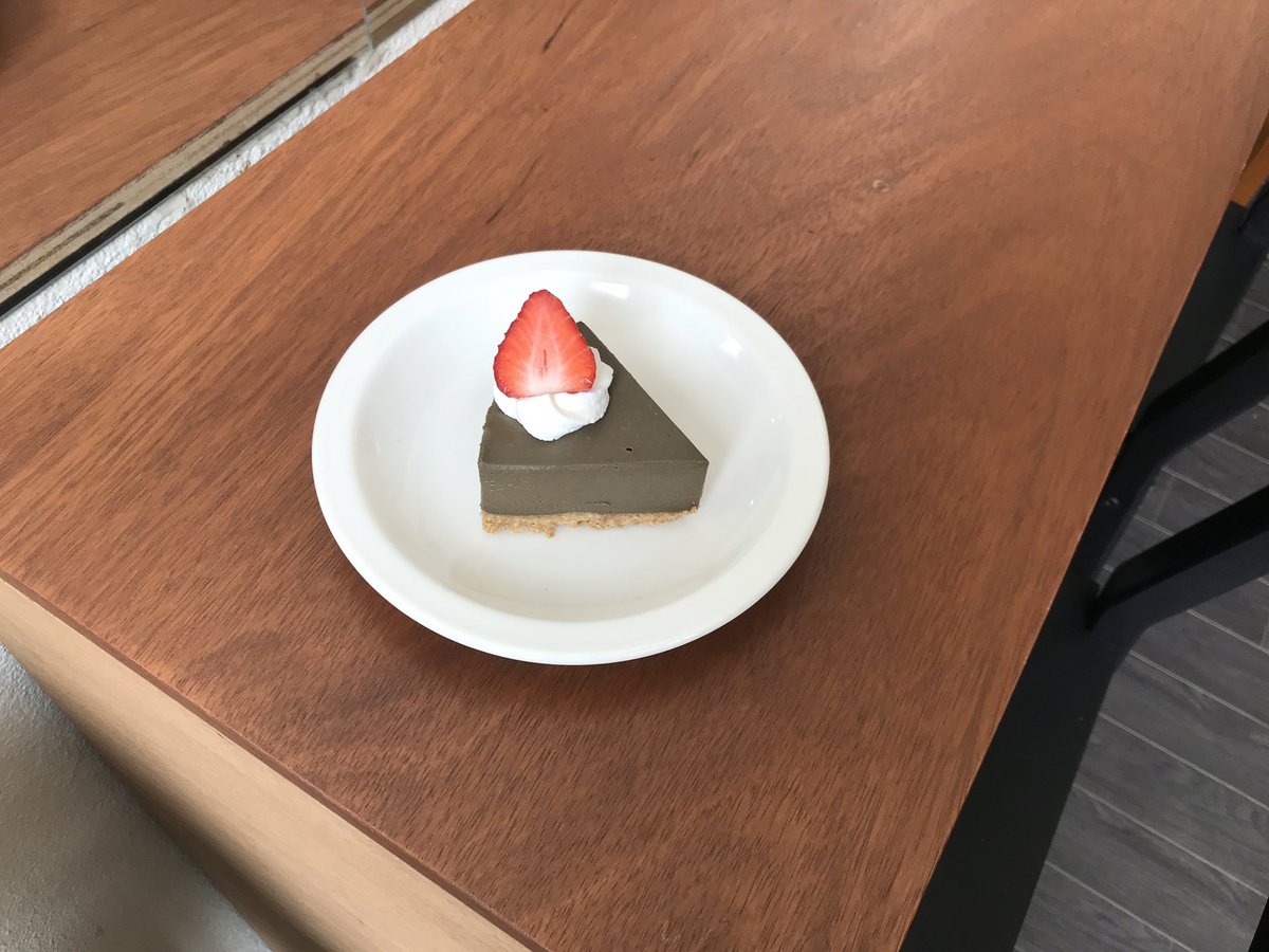 ib0o0ow's tweet photo. 느낌 좋은 카페를 찾았슨 ~.< ✌🏻 https://t.co/1JOBWcmViT