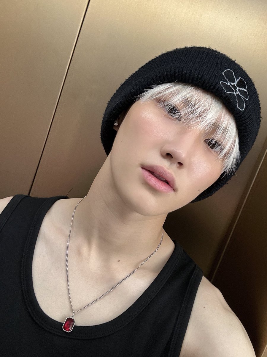 chia17522's tweet photo. Appreciation post buat visual surga ini, choi taehun ♡ bareface mulus dan blush on alami asli real no edit no filter✨️ https://t.co/KHFb2VveDA