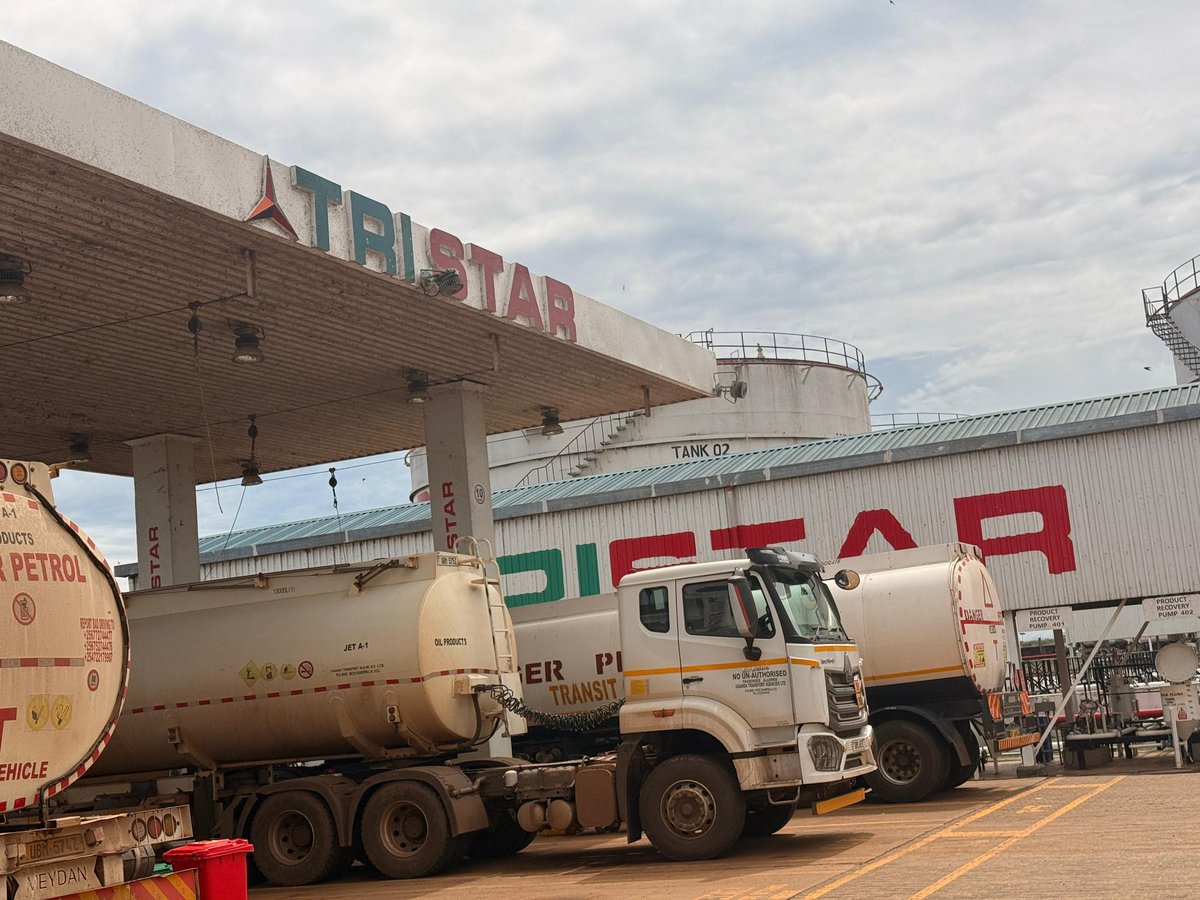 GideonSsekidde's tweet photo. Big things at @TRISTAR1 fuel hub @EIAirport, 16 million liters of storage, 15 million liters sold and firefighting technology. Automated fuel dispensing, receipts and no-human-needed sales. Efficiency at its finest #GoldenPosts #FuelTech @EIAirportug @UgandaCAA @UCC_ED https://t.co/GfMJrhdCSm