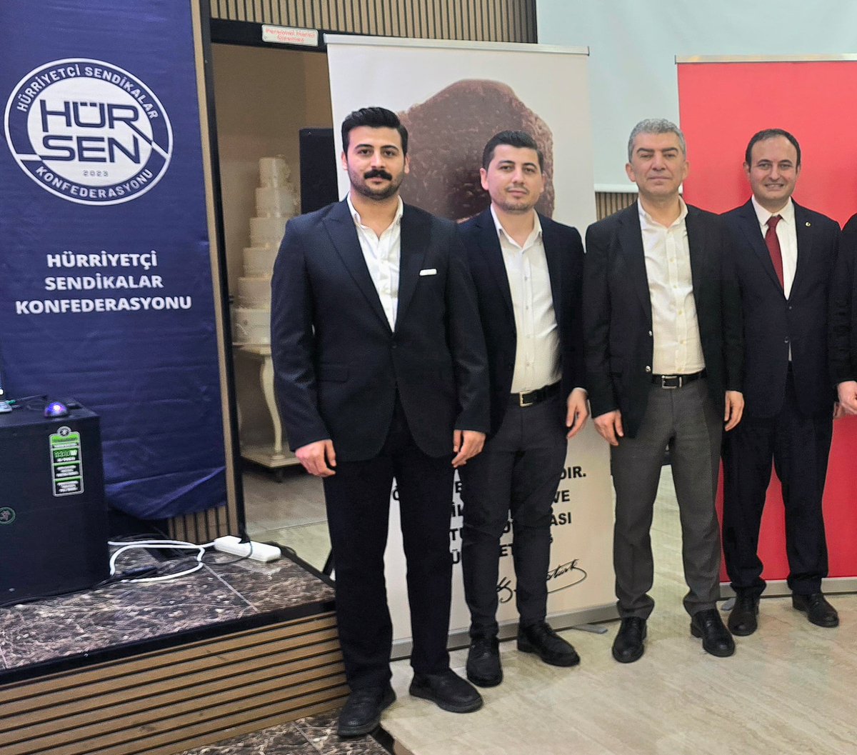 Mülakat mücadelesine maddi ve manevi büyük destekleri olan Hürriyetçi Eğitim Sen Genel Başkanı Levent Kuruoğlu'na destekleri için teşekkür ederiz.

<a href="/leventkuruoglu/">Levent Kuruoğlu</a>
<a href="/HurEgitimSen/">Hürriyetçi Eğitim Sen Genel Merkezi</a>

#MülakataTBMMdeÇözüm