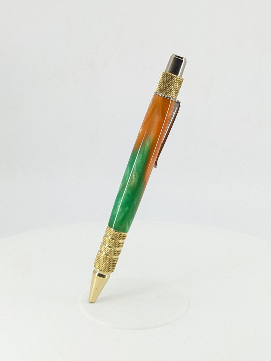 しろへび tweet media