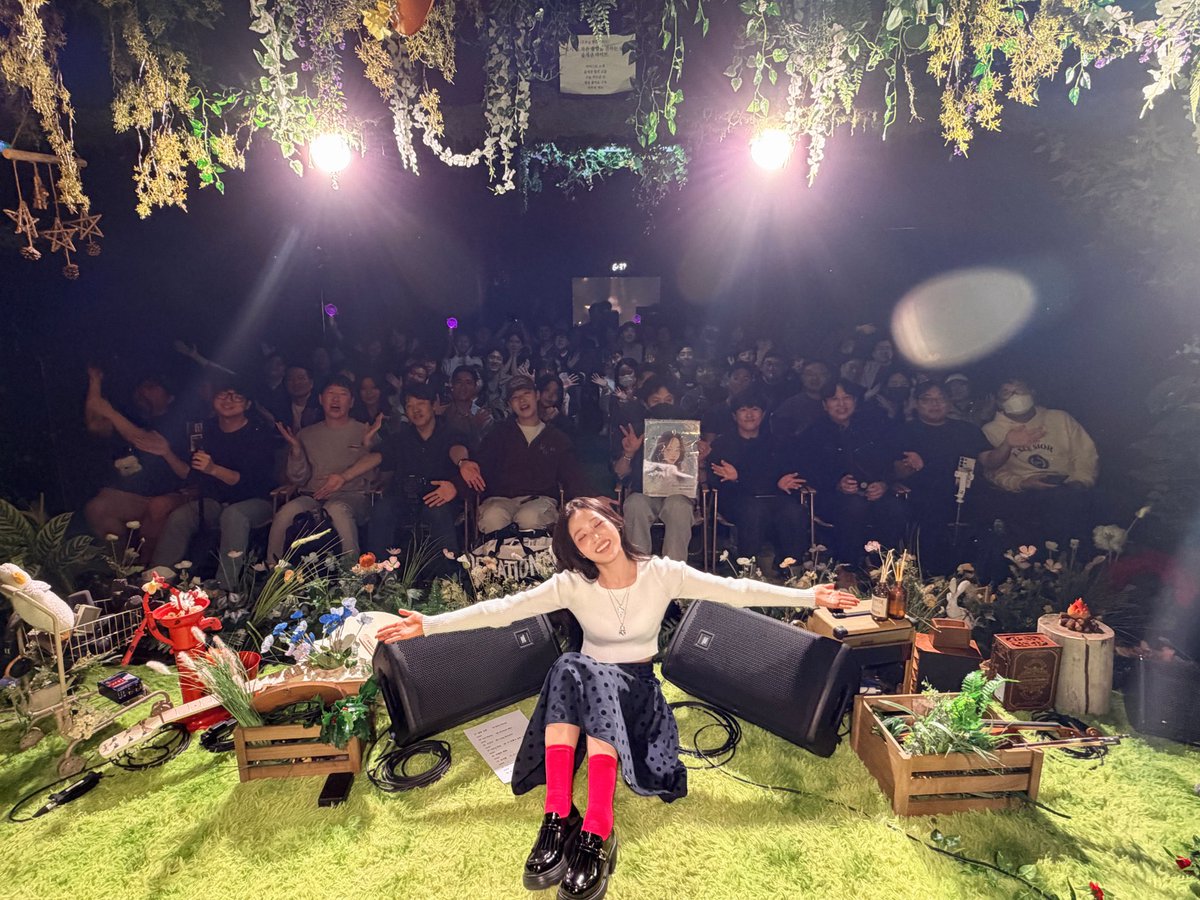 cooingchickens's tweet photo. It was such a beautiful concert thanks to my WINGCOO! 🌸 I’m so happy😚 https://t.co/eyhf1Pe3BG