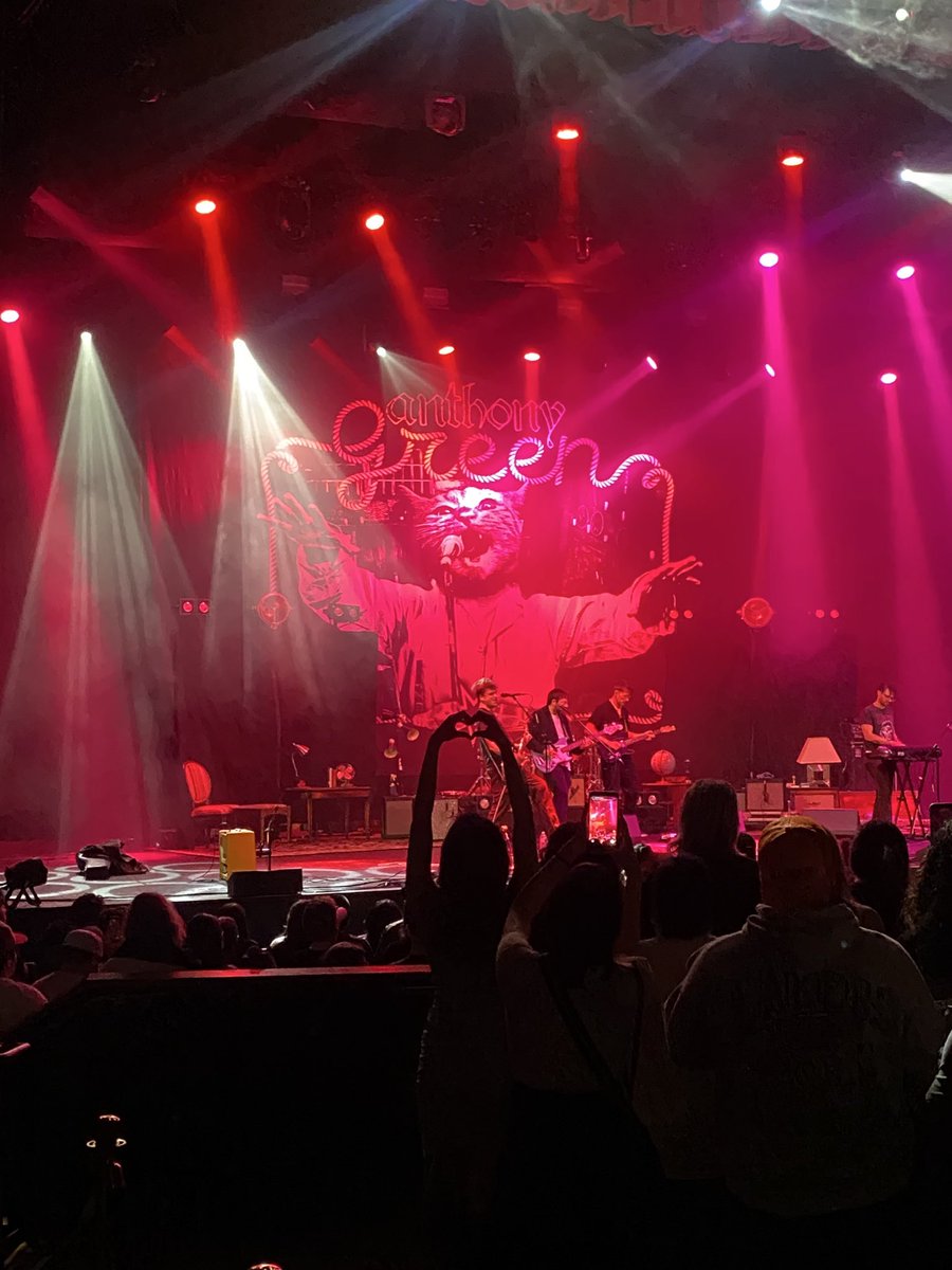 LeslieButt's tweet photo. went to church last night https://t.co/hE3DCBWoCt