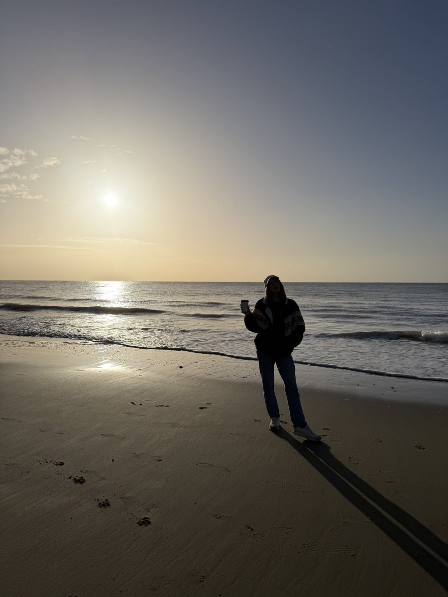 Holly 🐚🧜♀️☀️ tweet media