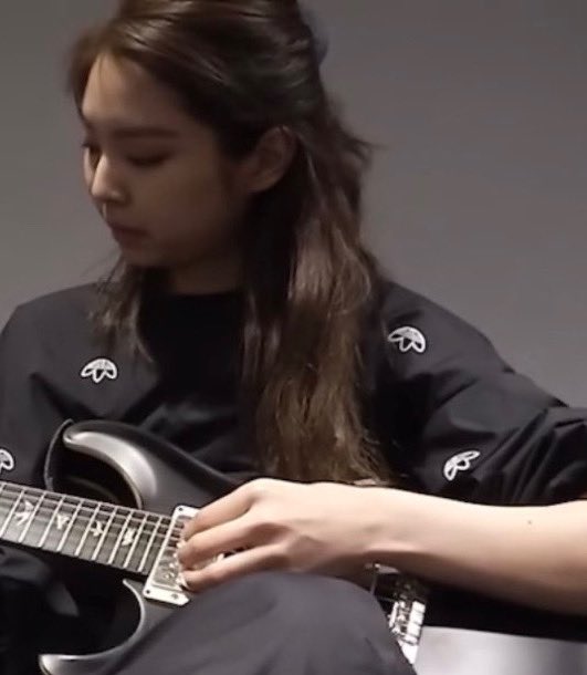 Nini 지니 ⟢ tweet media