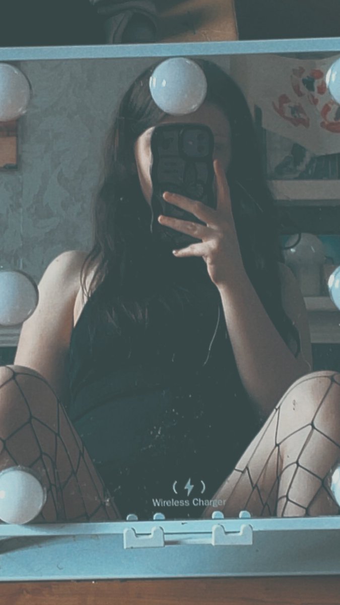 BoundInBliss_OF's tweet photo. caught me in a mood… should I behave or not? 😈
#selfie #mirrorphoto #altvibes #fishnetstyle #flirty #teasing #contentcreator #ofgirls #spicy https://t.co/gAmcmXs91m