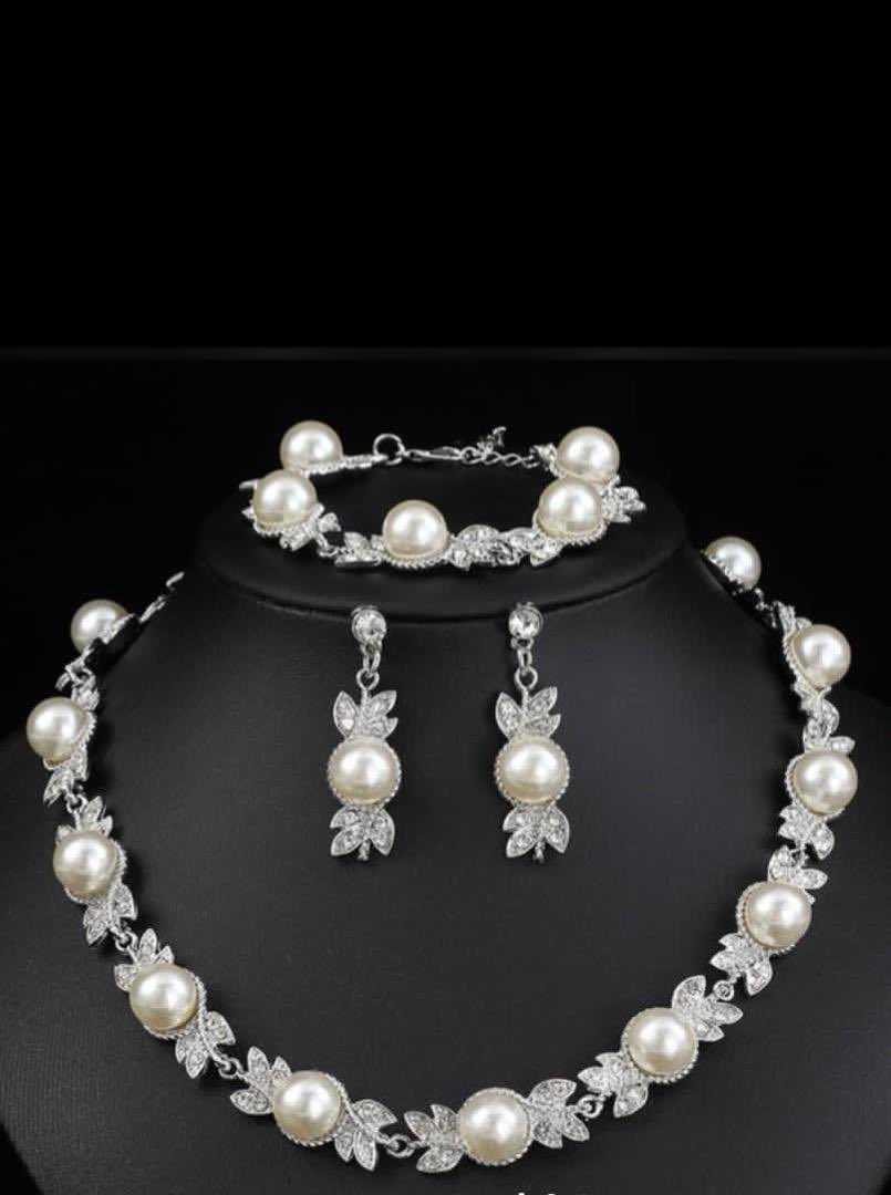 MOLADÈ. tweet media