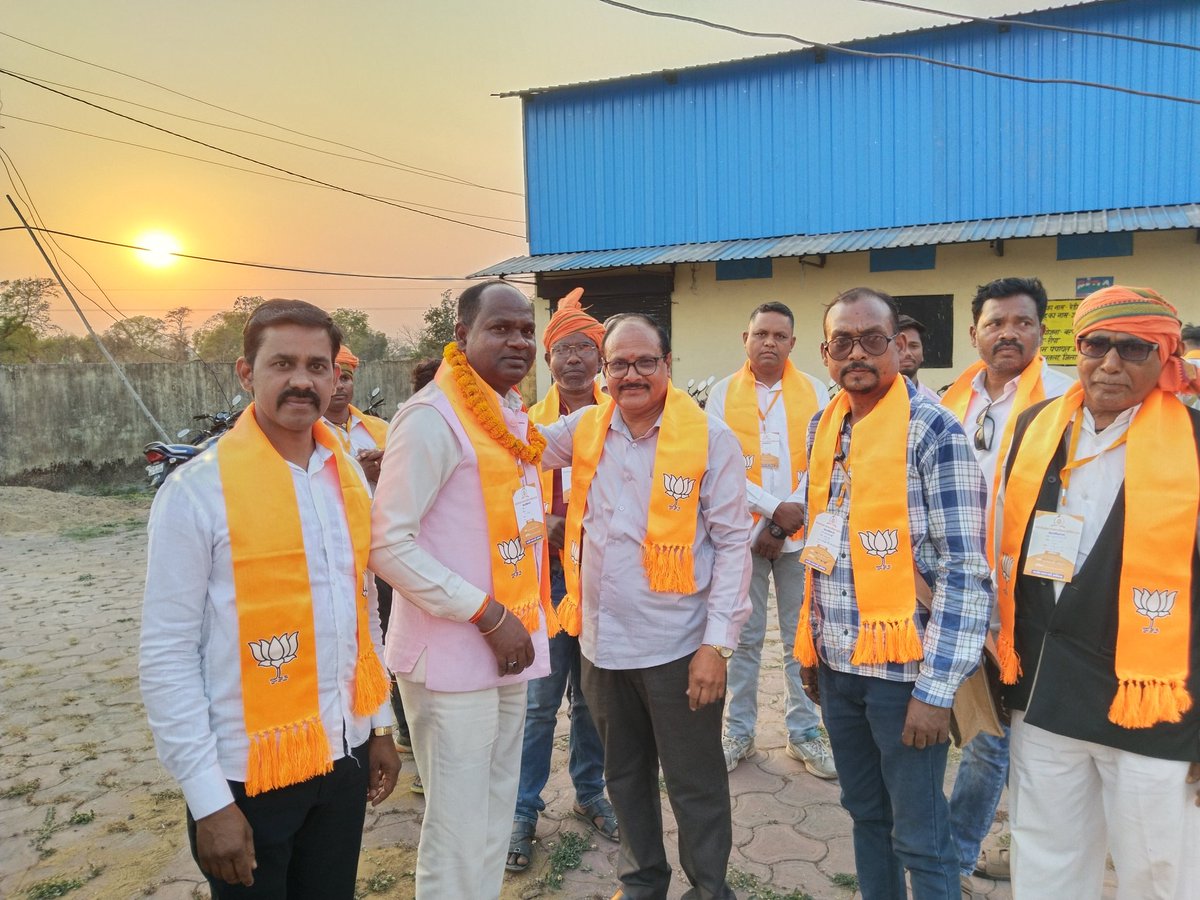 jham_sahu's tweet photo. 30/03/2026 ~ *भारतीय जनता पार्टी राष्ट्रीय/प्रदेश नेतृत्व के निर्देशानुसार भारतीय जनता पार्टी फरसवानी  मंडल द्वारा  29 व 30 मार्च (दो दिवसीय) पंडित दीनदयाल उपाध्याय प्रशिक्षण महाअभियान मे शामिल हुआ।
#भाजपा_IT_सेल #BJP4CGState https://t.co/LEBeIDEjo1