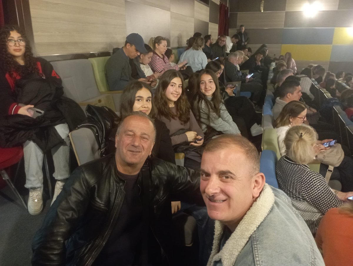 eacmtal's tweet photo. Erdinç Ahmet Cengiz Mesleki ve Teknik Anadolu Lisesi Tiyatro Kulübü olarak öğrencilerimizle birlikte İzmir Devlet Tiyatrosu Ragıp Haykır Sahnesi'nde Radyo-yu Hümayun adlı oyunu izledik. https://t.co/PdAJ1eCLm6
